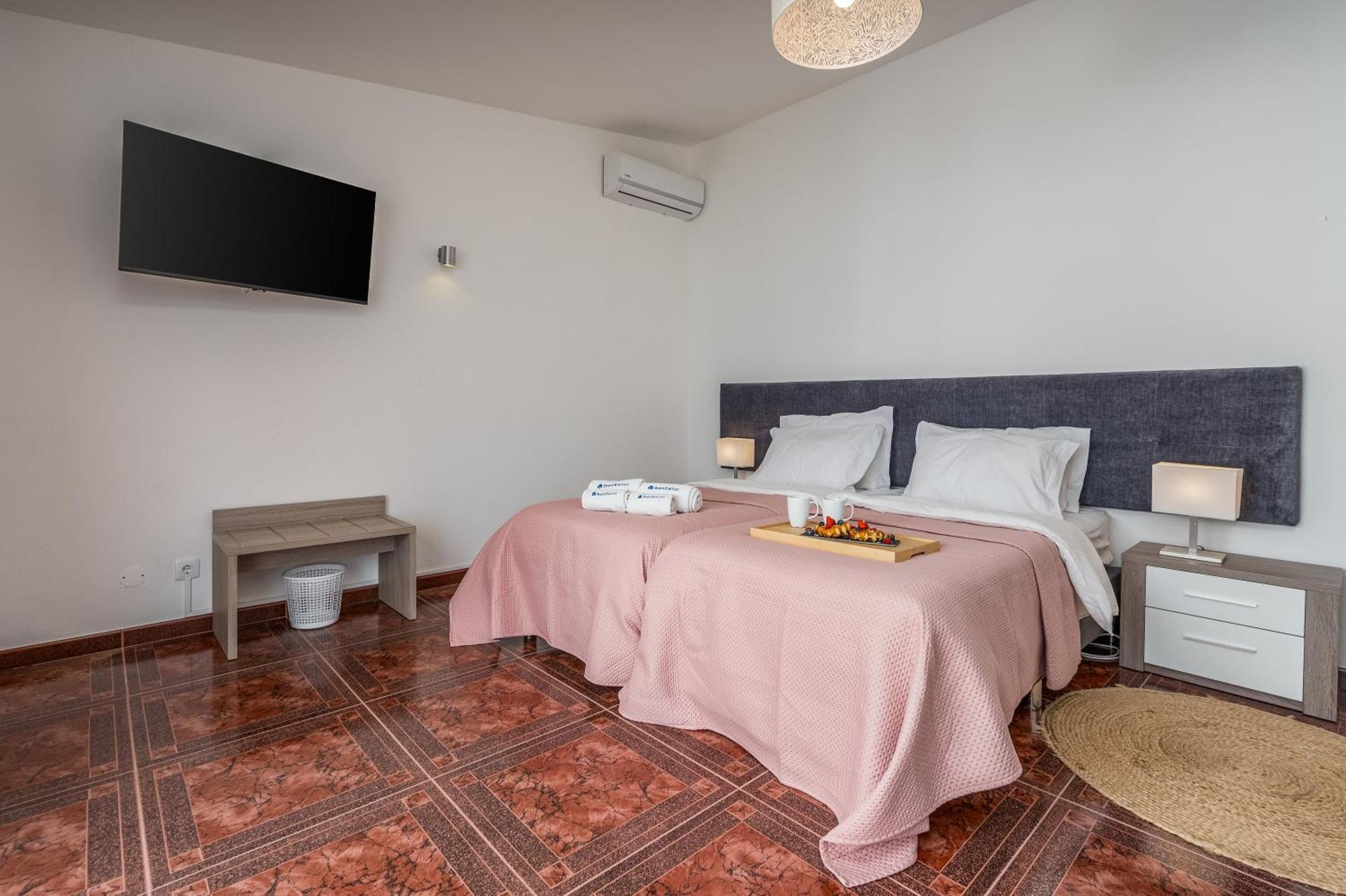 Host Wise - Spacious Family House With Garden Hébergement de vacances
