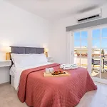 Host Wise - Spacious Family House With Garden