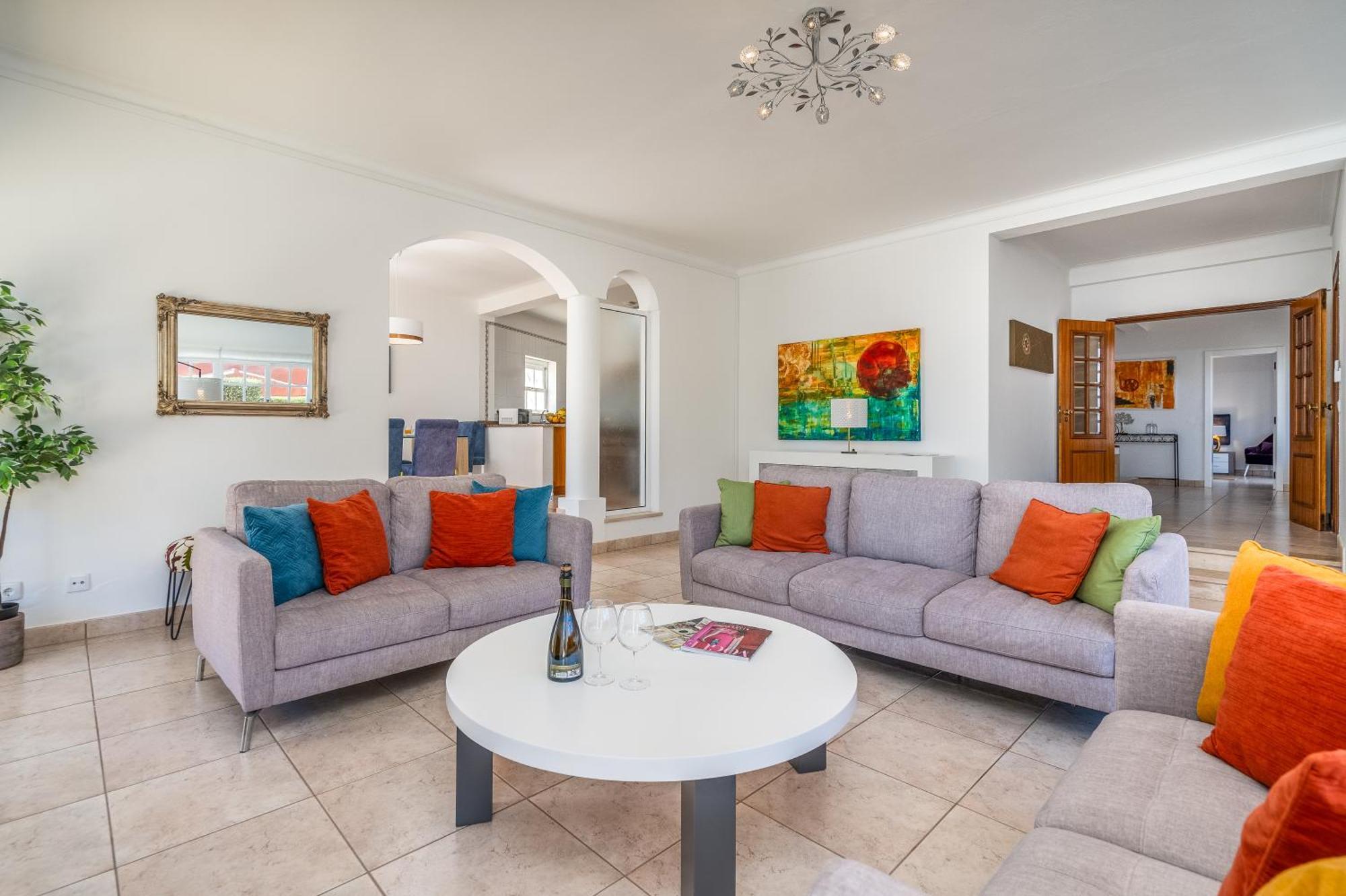 Host Wise - Spacious Family House With Garden *
