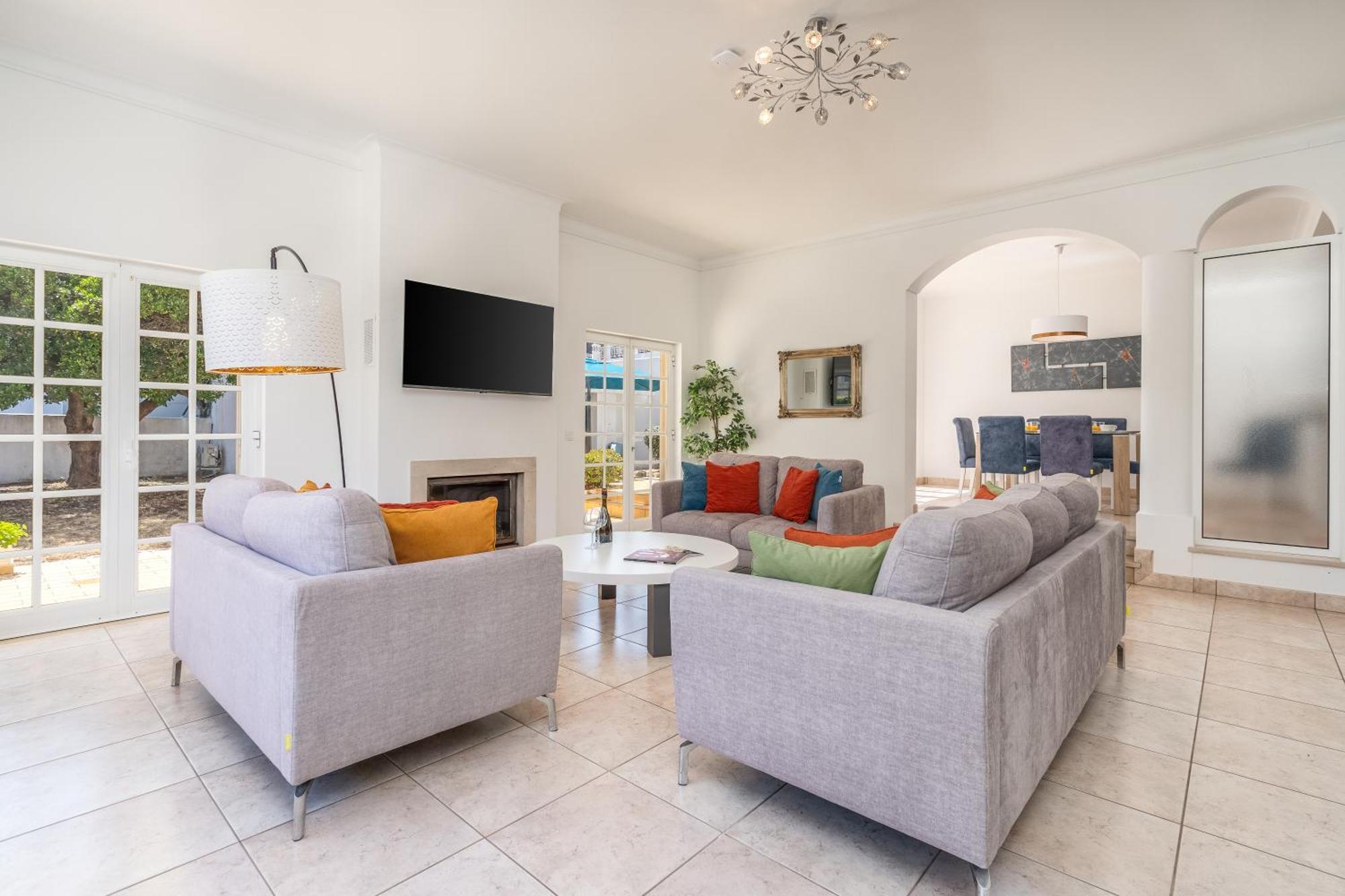 Host Wise - Spacious Family House With Garden Holiday home *