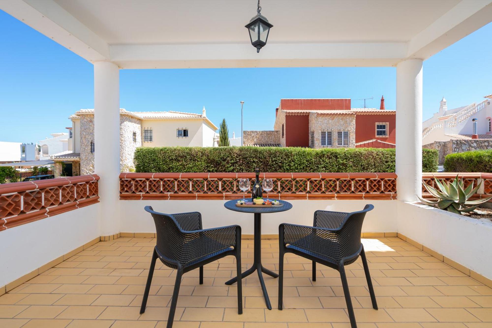 Host Wise - Spacious Family House With Garden