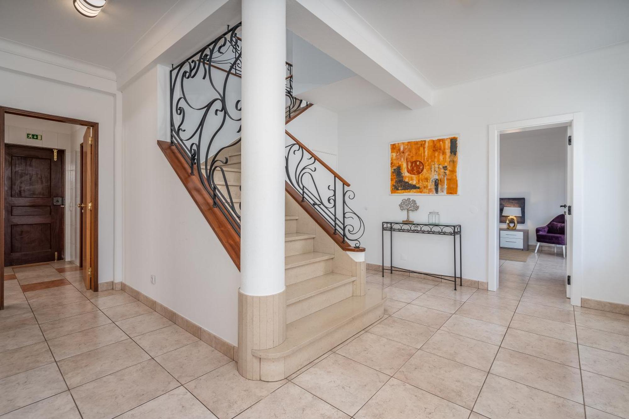 Host Wise - Spacious Family House With Garden *