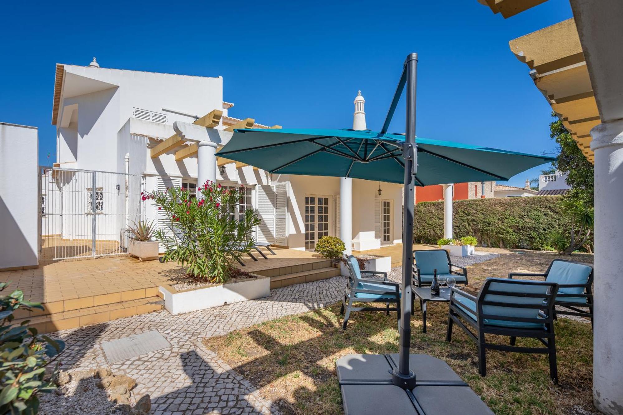 Host Wise - Spacious Family House With Garden Holiday home