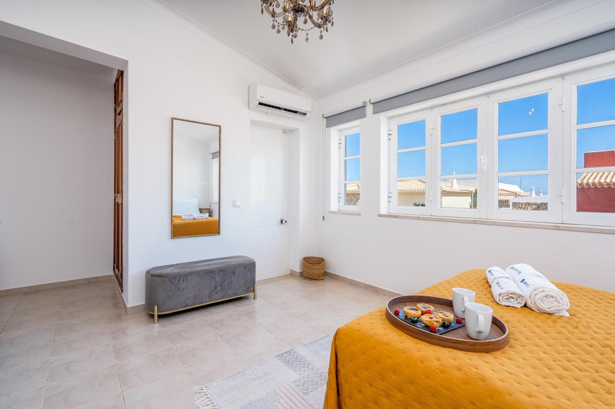 Host Wise - Spacious Family House With Garden Holiday home Lagos