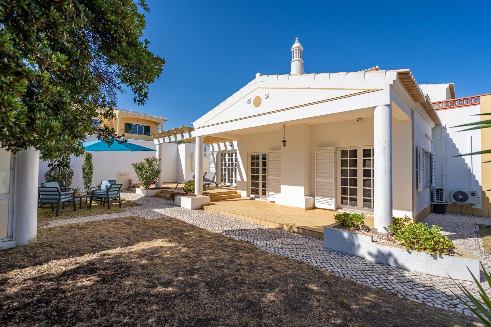 Holiday home Host Wise - Spacious Family House With Garden Lagos