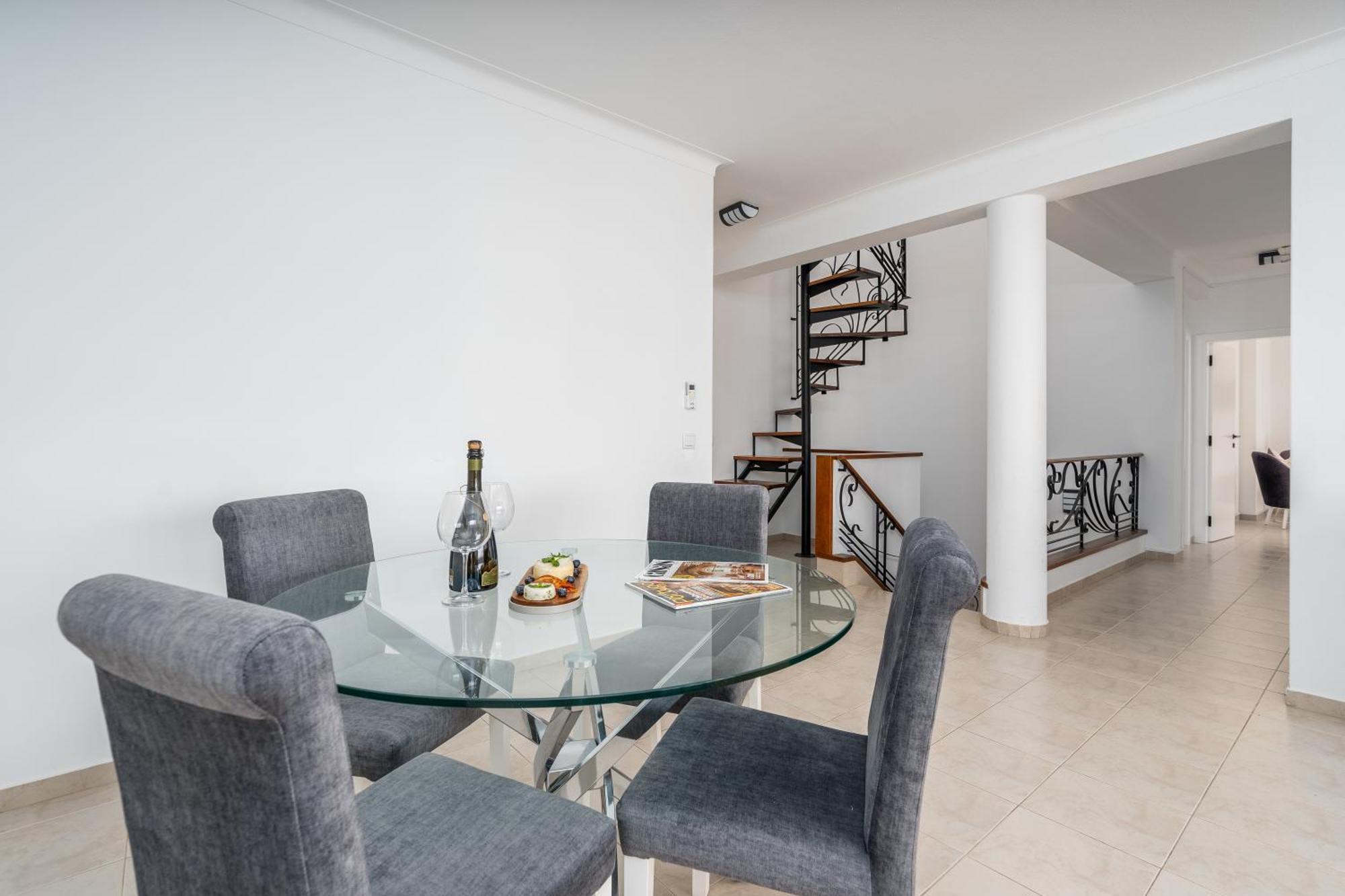 Host Wise - Spacious Family House With Garden Holiday home Lagos