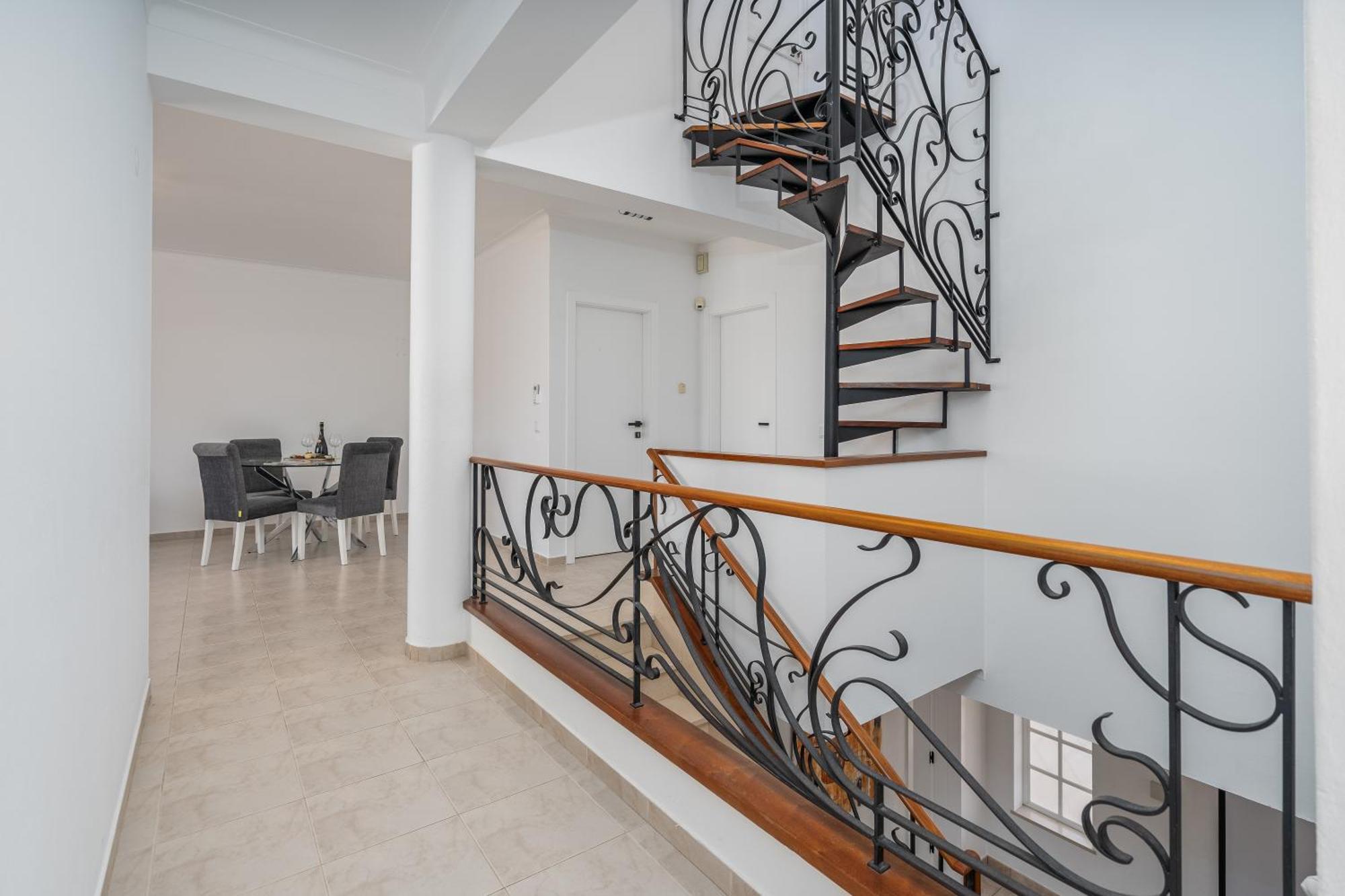 Host Wise - Spacious Family House With Garden Holiday home Lagos