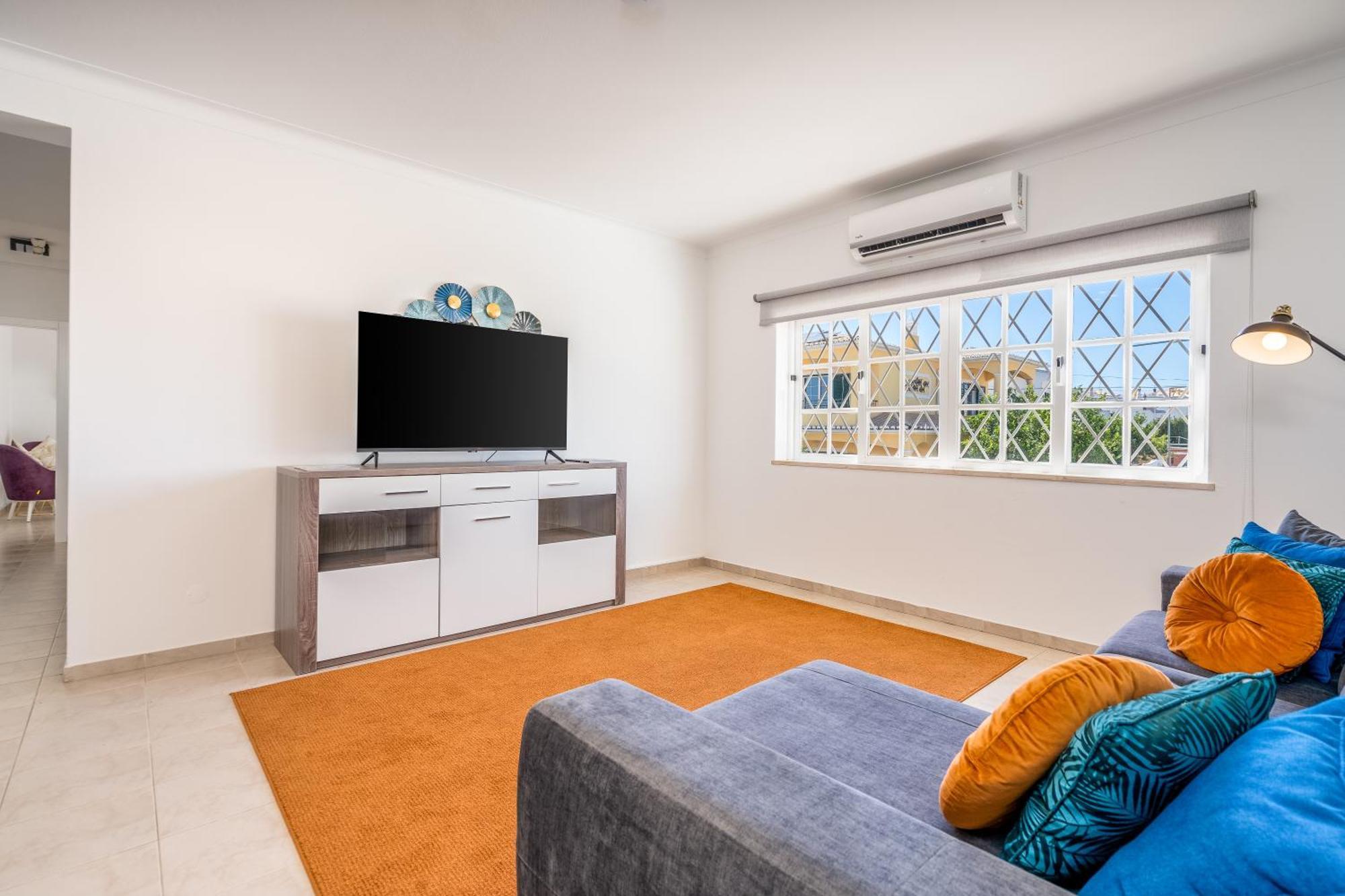 Host Wise - Spacious Family House With Garden