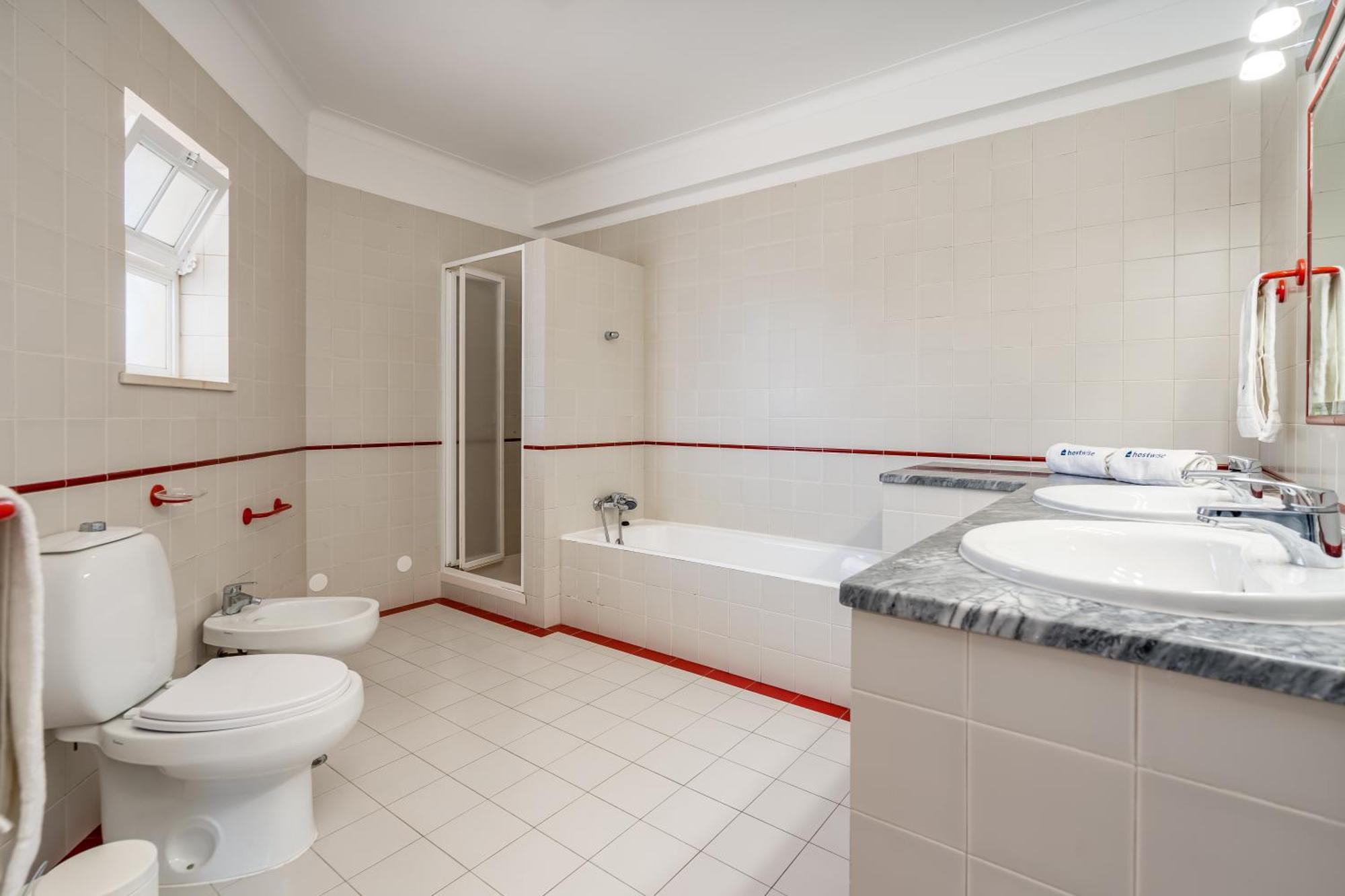 Host Wise - Spacious Family House With Garden Lagos